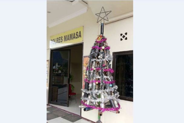 12 Membuat Pernak Pernik Pohon Natal Dari Barang Bekas 