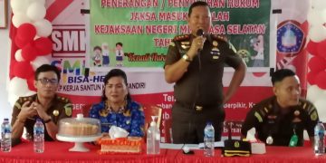 SMKN 1 Amurang Gelar Upacara Korpri, Kajari Minsel Jadi Irup Dan Berikan Penyuluhan Hukum