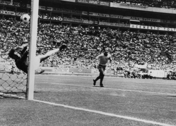 5 Kiper Legendaris yang Pernah Membela Timnas Indonesia