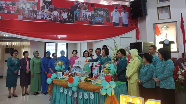 Ketua TP PKK Kota Bitung Rita Tangkudung pada acara puncak HKG PKK.