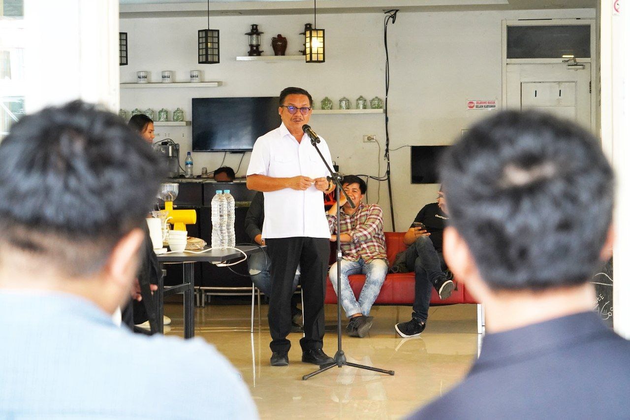 Wali Kota Bitung Maurits Mantiri saat membuka kegiatan Fun Brewing yang dilaksanakan komunitas Generasi Milenial Hebat (GEMAH), di Kelurahan Madidir Ure, Kecamatan Madidir, Jumat (05/05/2023).