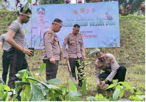 Kapolres Mitra, AKBP Eko Sisbiantoro, Kegiatan yang bertajuk ‘Polri Lestarikan Negeri, Penghijauan Sejak Dini’ (Foto: Humas Polres)