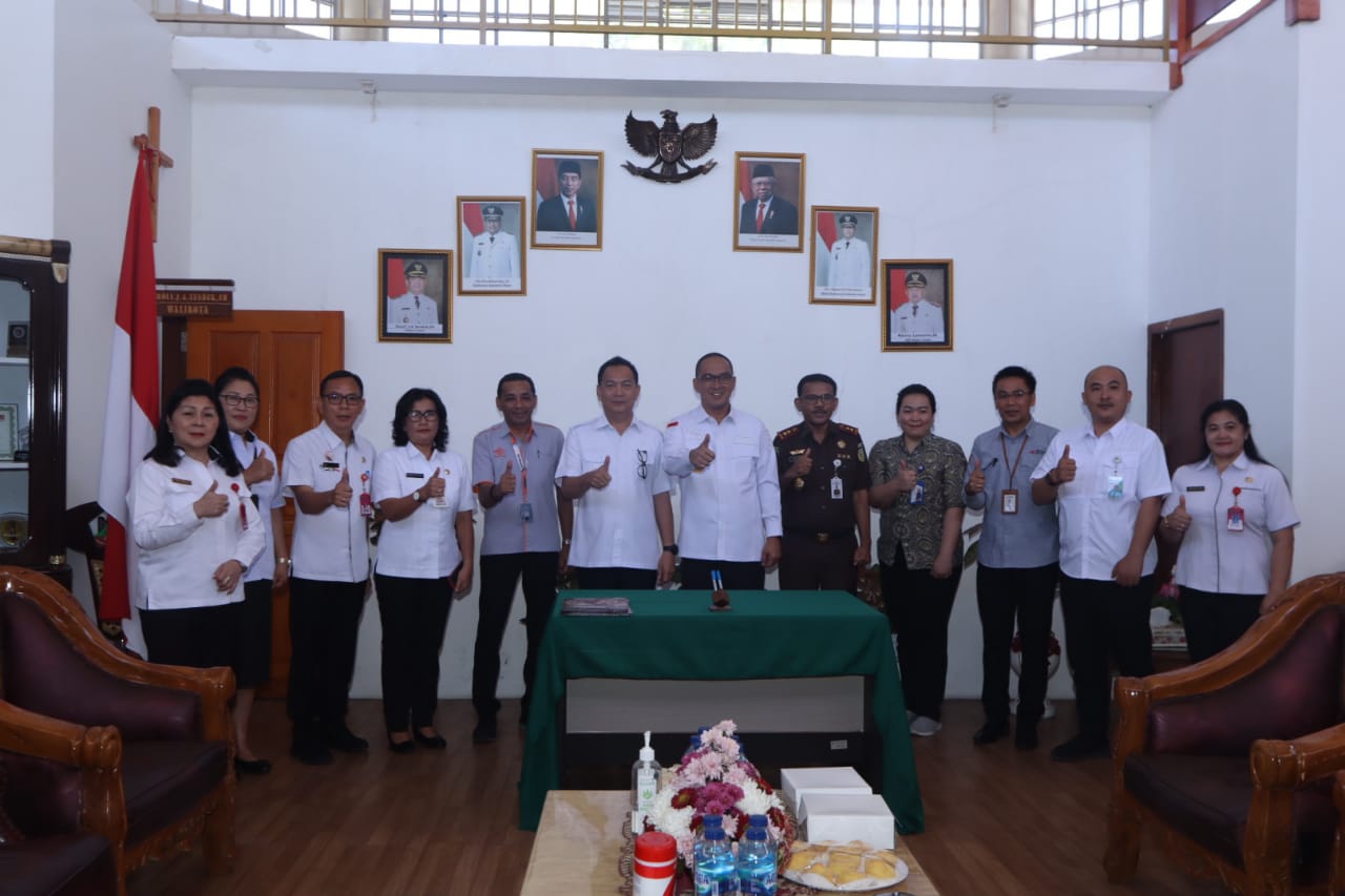 Foto Bersama Wali Kota Tomohon Caroll Senduk Dan Stakeholder Terkait