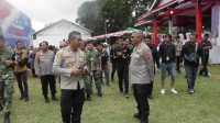 Kapolda Sulut (kanan depan) dan Kapolres Minahasa (kiri depan dalam kegiatan Baksos Alumni Akabri Angkatan '89 di Lapangan Manguni Sasaran Tondano, Sabtu 26/8/2023.(Foto: David Kaunang)