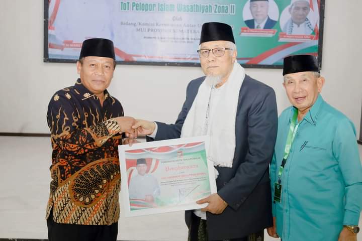 Wali Kota Foto bersama Ketua MUI Sumatera Utara.(Foto : Indah Rizk Cristina)