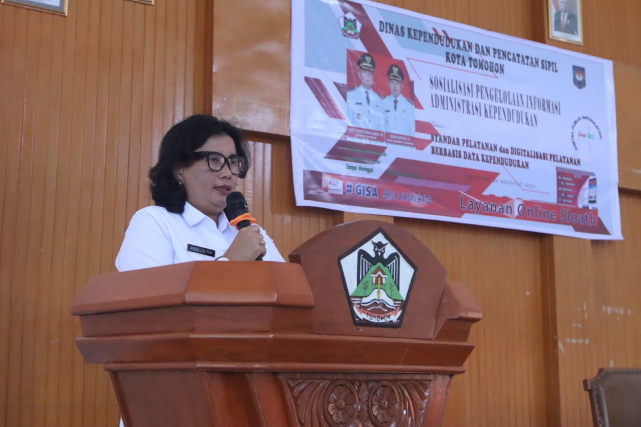 Asisten Administrasi Umum Sekretaris Daerah Kota Tomohon Ibu Masna Pioh (photo by Prokopim Tomohon/30 Agustus 2023)