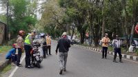 Saat razia kendaraan bermotor di jalan Paloko Kinalang jalur dua Kotabangon, Selasa 29 Agustus 2023.(Foto:Nuxbuhang)
