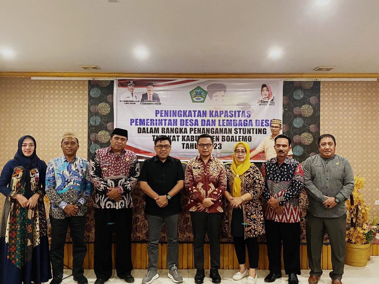 Pj Sekda Supandra Nur bersama Ketua DPRD Boalemo, Kepala Dinas Sosial dan PMD, serta Para Camat dan Kepala Desa. Foto Prokopim Boalemo, Jumat (25/8/2023).