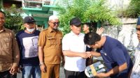 Wali kota Tanjungbalai memberikan Bantuan kepada kelompok masyarakat bidang keolahragaan