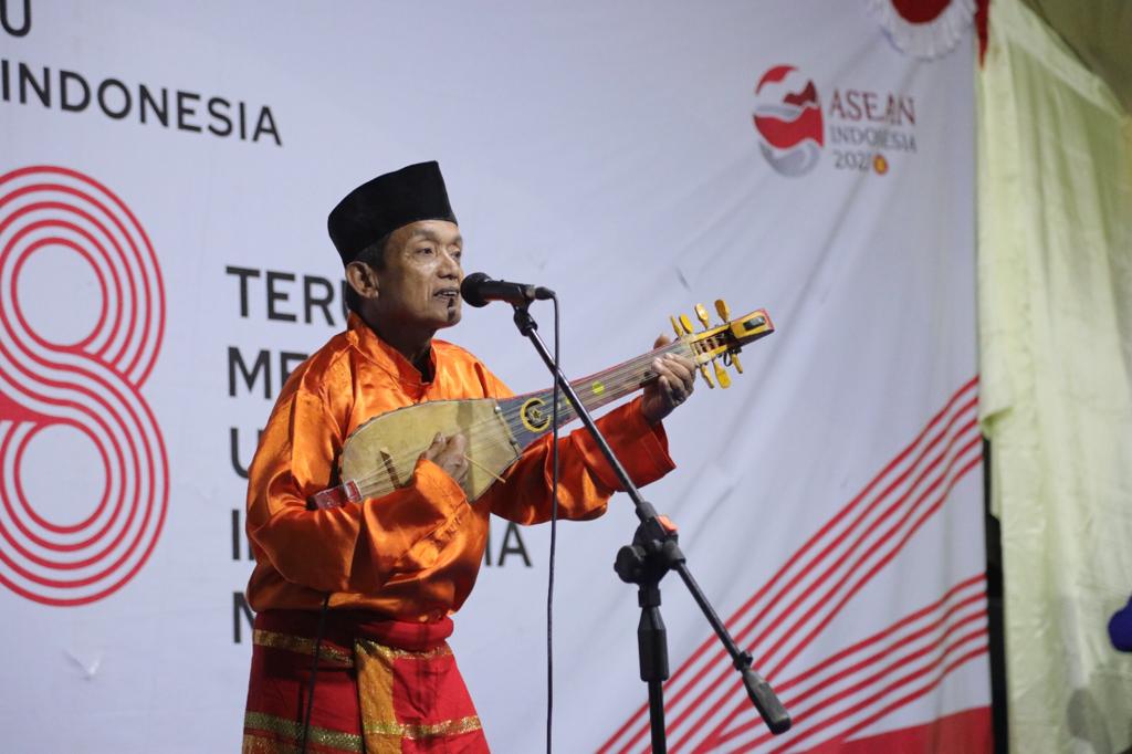 Salah satu peserta lomba gambus.(Foto:Kominfo)