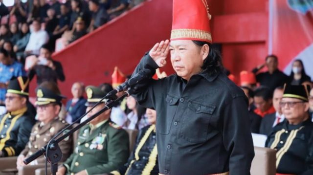 Bupati Mitra James Sumendap Irup HUT Ke-78 Republik Indonesia, Kamis (17/08/2023) dilapangan Ompi Ratahan.(foto:Kominfo)