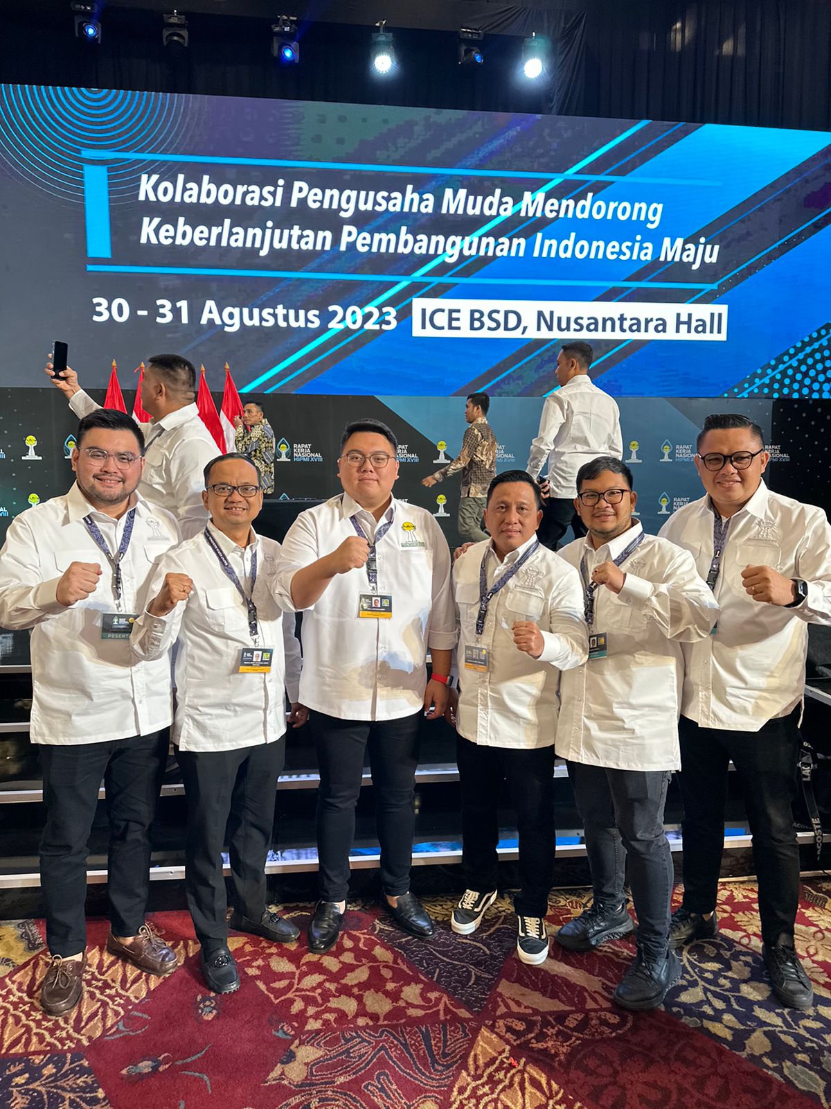 Rio Dondokambey (ketiga dari kiri) bersama pengurus HIPMI dalam lawatan Rakernas XVIII di ICE BSD City, Kabupaten Tangerang, Provinsi Banten, Kamis (31/8/2023). (Foto: HIPMI Sulut)