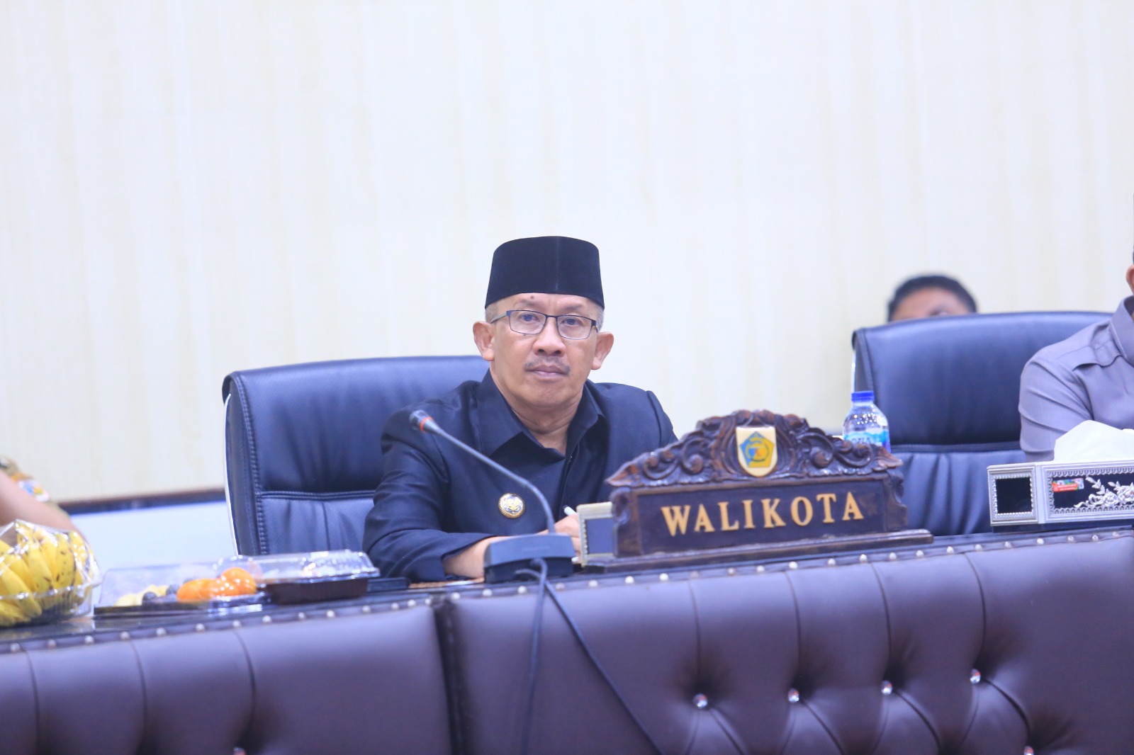 Pj Wali Kota Kotamobagu Dr Drs H Asripan Nani M.Si, saat menyampaikan Kebijakan Umum Perubahan Anggaran Pendapatan dan Belanja Daerah, serta prioritas dan Plafon Anggaran Sementara Tahun Anggaran 2023.(Foto: Kominfo)