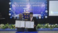 penandatanganan nota kesepakatan antara RRI Gorontalo dengan Pemerintah Kabupaten Boalemo dalam penyediaan kanal sosialisasi program, penyedia materi berita online dan peluang peningkatan SDM di Kabupaten Boalemo. Foto Prokopim Boalemo, Senin (11/9/2023).