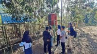 The Society of Indonesian Environmental Journalist (SIEJ) Simpul Sulawesi Utara (Sulut) dalam kunjungannya ke Anoa Breeding Center (ABC) Manado, Kamis (21/9/2023. (Foto: SIEJ Simpul Sulut)