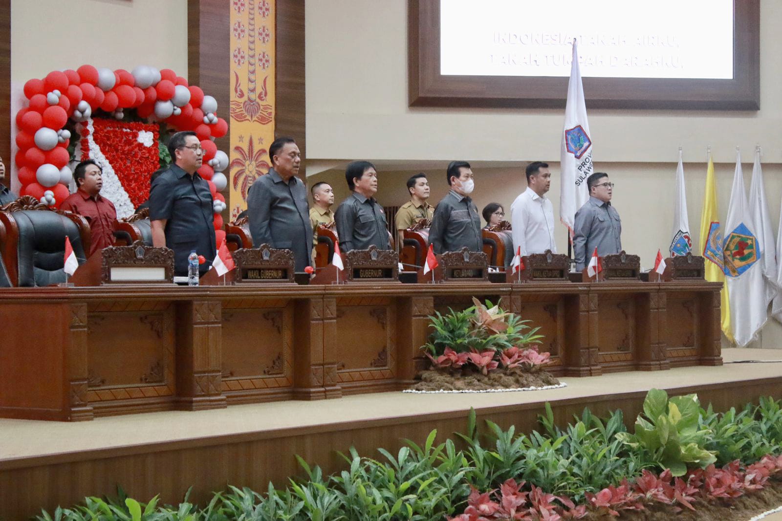 Rapat Paripurna DPRD dalam penyampaian penjelasan gubernur terhadap Ranperda tentang APBD Provinsi Sulut Tahun Anggaran 2024 di Ruang Rapat Paripurna DPRD Sulut, Selasa (10/10/2023). (Foto: DKIPS)