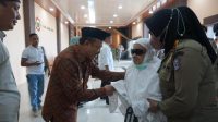 Penjabup Sherman Moridu Sambut Kedatangan Jamaah Haji Kabupaten Boalemo. Foto Prokopim Boalemo, Jum’at (28/7/2023).