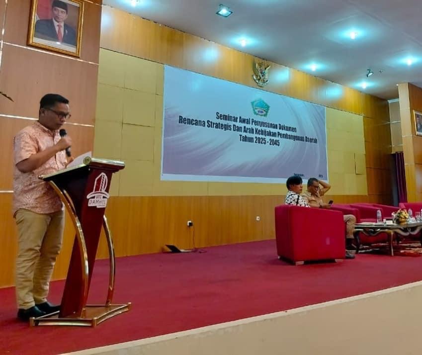 Pj Sekda Boalemo Supandra Nur Tutup Kegiatan FGD tentang Data Sektoral dalam mendukung RPJPD. Foto Prokopim Boalemo, Sabtu (9/9/2023).