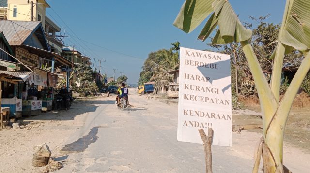 Jalan Poros Ereke Baubau tepatnya di Desa Labulanda, Kecamatan Kulisusu Barat, Buton Utara, 26 Oktober 2023. Foto: La Ode Adnan Irham